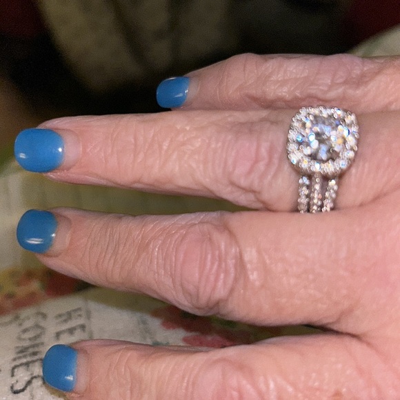 ♥️Luxury, promise, ring, silver plated, three layers Zircon, round stone center - Picture 8 of 9